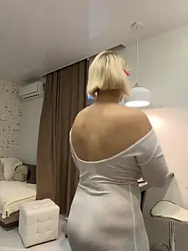 Charming_Daphny's cam snapshot