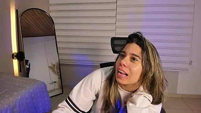 Rachell_criss's cam snapshot