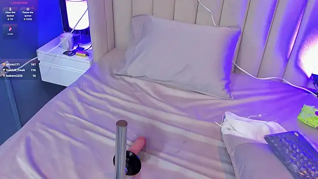 Violet_Throat's cam snapshot