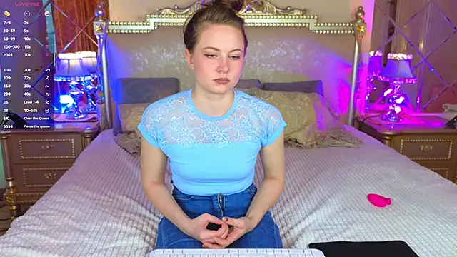 HolyBabyDoll's cam snapshot