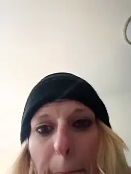 KITTYBOOBOOFUXX's cam snapshot