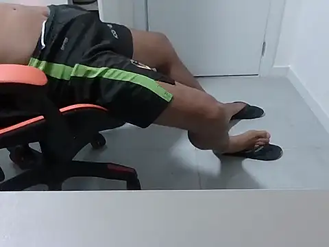 JUNINHOLEKEJR live sex cam