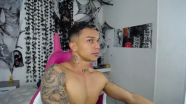 Leonard_Price live sex cam