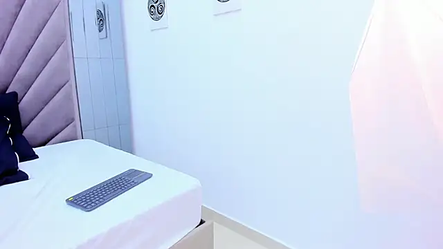 ElenaHills's cam snapshot