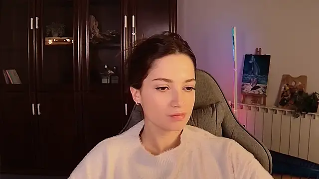 KiraVair live sex cam