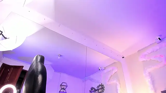 Lucerop_'s cam snapshot