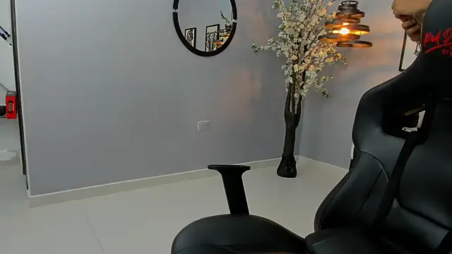 RoxyVixen's cam snapshot