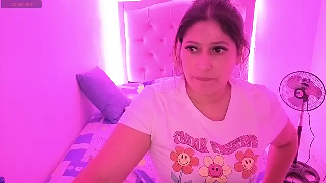 Nazlyy30's cam snapshot