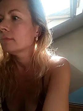 Julia_Giulia's cam snapshot