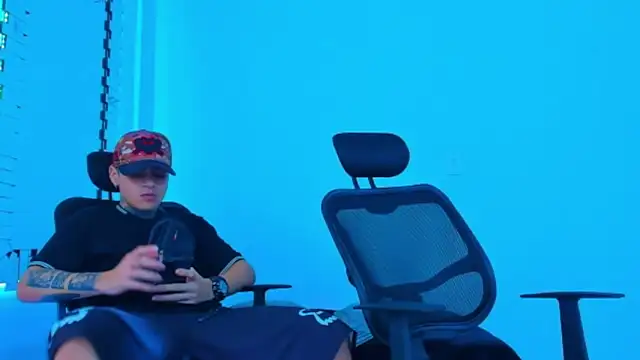 HOT_boy2025 live sex cam