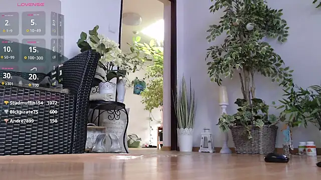 Squirtmania live sex cam