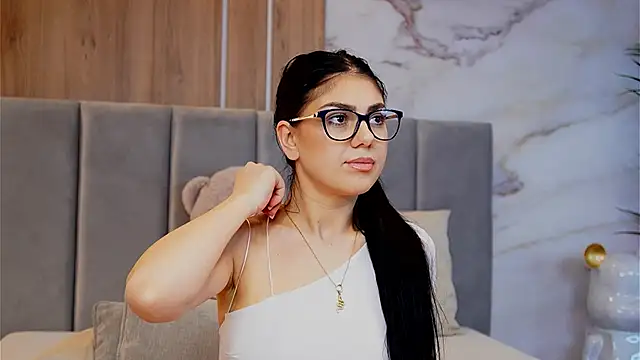 ZaraCapri live sex cam