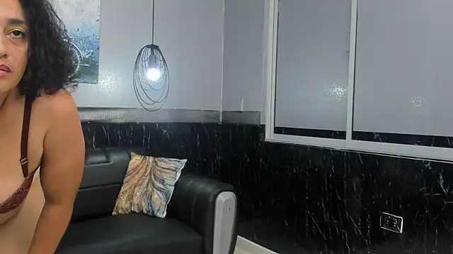 Bianca_Millf's cam snapshot