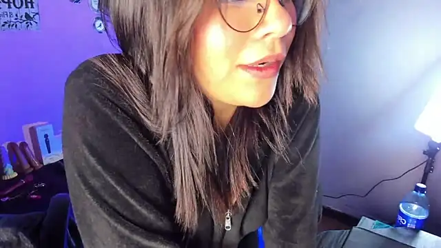 Amy_hoy69's cam snapshot