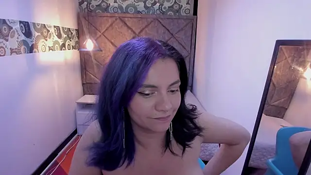 Kiara_Cruz__'s cam snapshot