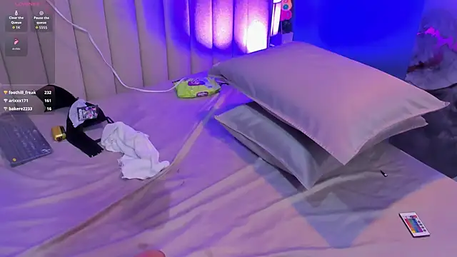 Violet_Throat's cam snapshot