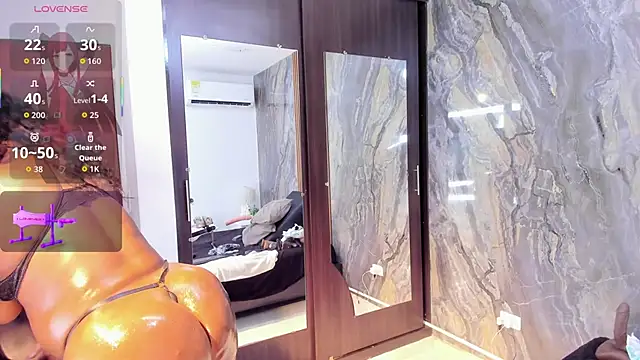 LauraSaenz01's cam snapshot