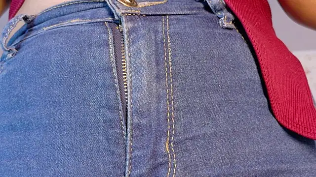 AvrillThomas live sex cam