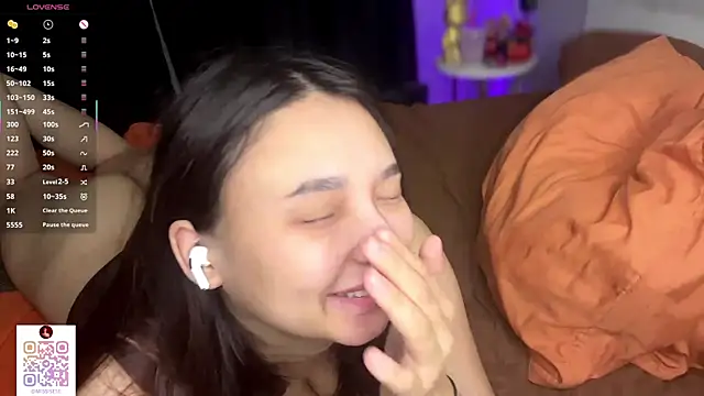 UdeleBarns live sex cam