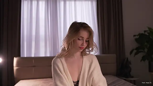 Faster_maci live sex cam