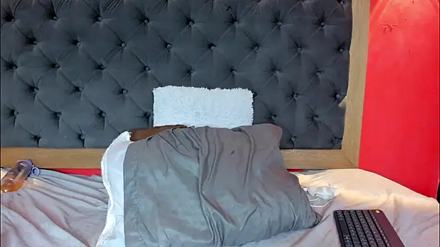 YayaHilton's cam snapshot