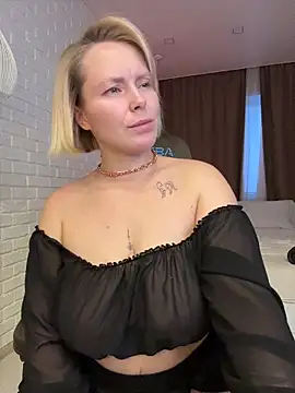 Charming_Daphny's cam snapshot