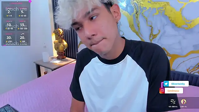 OliverTwinky live sex cam