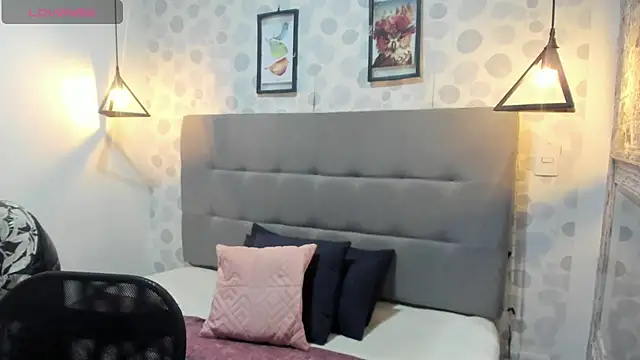 emahills__axelrose's cam snapshot