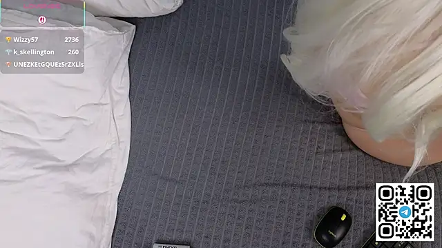 _amy_luna_'s cam snapshot