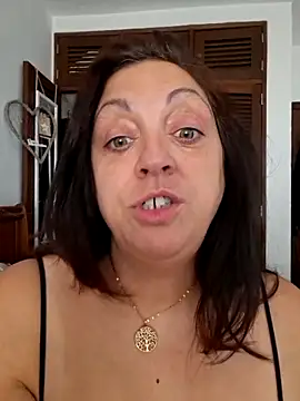 XSouthlondonNAUGHTYMILFXX's cam snapshot