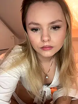 LillieWebb_'s cam snapshot