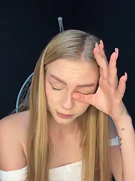 MilaMoone live sex cam