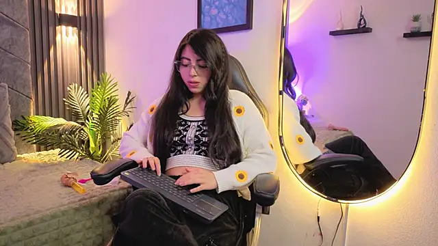 1Anya's cam snapshot