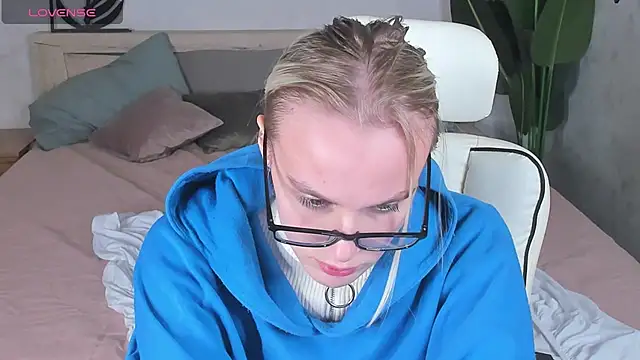 Carolin_Miller's cam snapshot