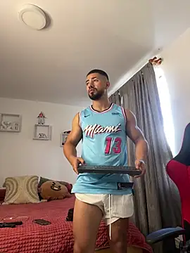 Ezzio_Scolaro live sex cam