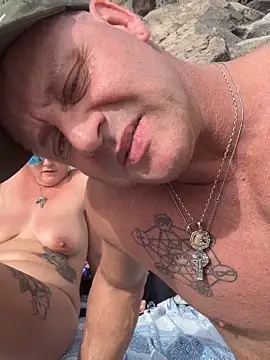 Reggie_roxie live sex cam