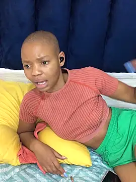 BondiBitch live sex cam