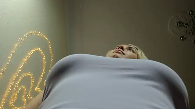 BrightDani's cam snapshot