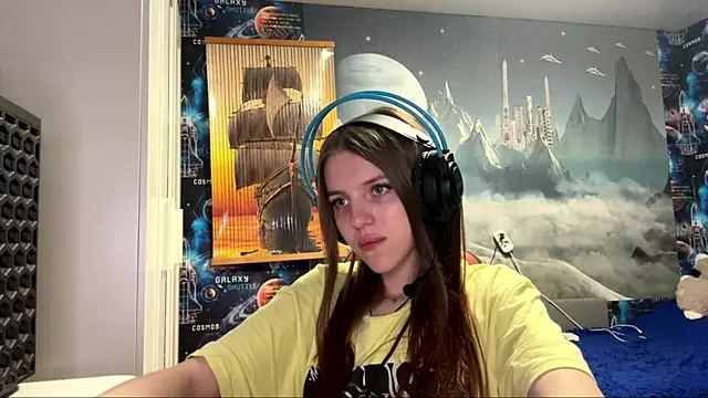 Elira_Breeze's cam snapshot