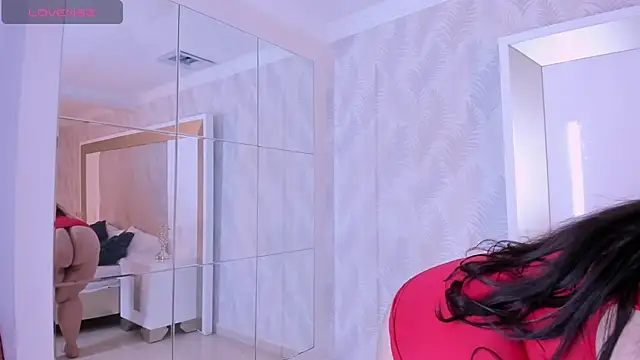 MiaBigBust's cam snapshot