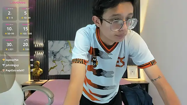 SantiagoRusso18 live sex cam