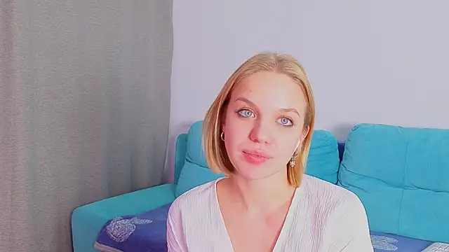 LuxyLust's cam snapshot