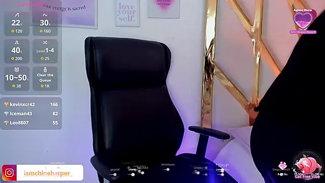 ChloeHarper_'s cam snapshot