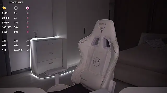 Evelinka's Stripchat show and profile