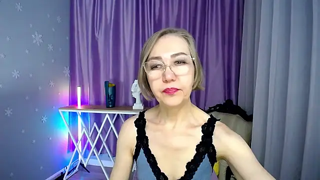 queen_a_n_i's cam snapshot