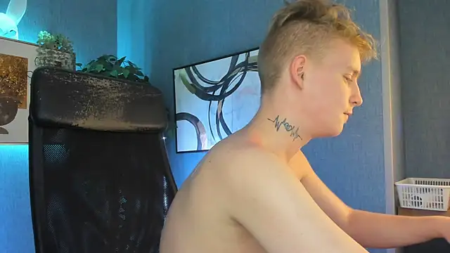 AlexxSweet live sex cam