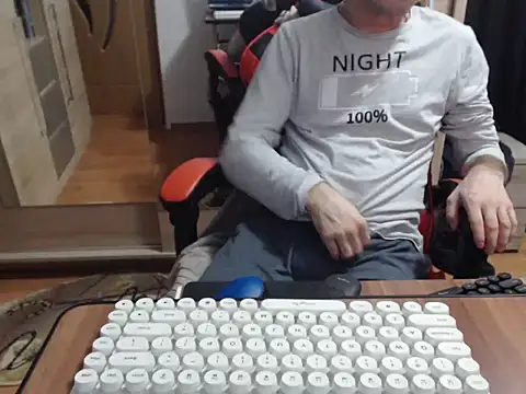 uncutguy01's cam snapshot