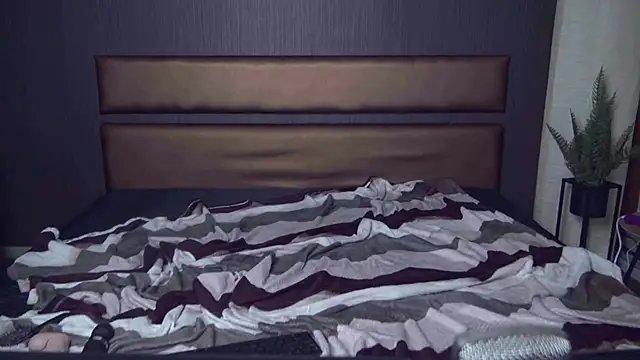 BustyBrunettes live sex cam