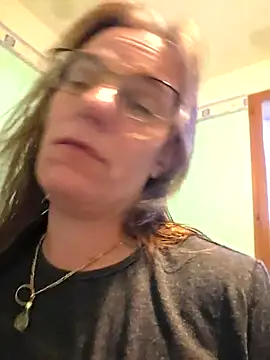 SpiceLea's cam snapshot