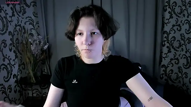 _t_a_t_u's cam snapshot